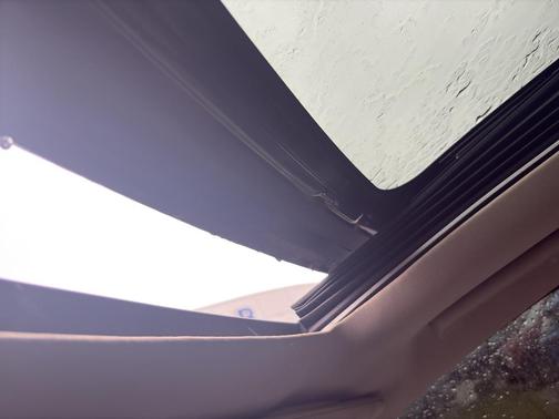 White Platinum Tri-Coat Metallic 2011 Ford Edge Limited