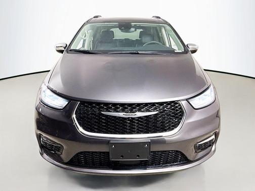 Granite Crystal Clearcoat Metallic 2023 Chrysler Pacifica Limited
