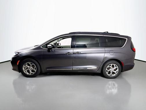 Granite Crystal Clearcoat Metallic 2023 Chrysler Pacifica Limited