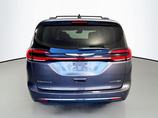 Granite Crystal Clearcoat Metallic 2023 Chrysler Pacifica Limited