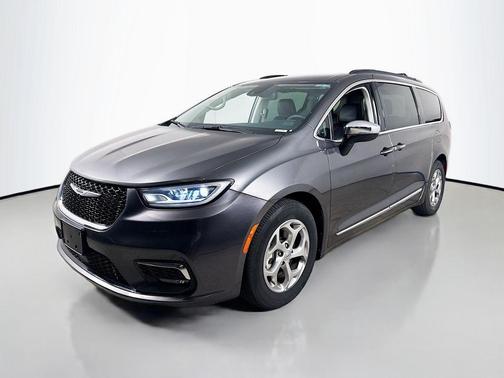 Granite Crystal Clearcoat Metallic 2023 Chrysler Pacifica Limited