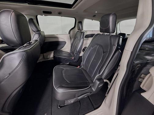 Granite Crystal Clearcoat Metallic 2023 Chrysler Pacifica Limited