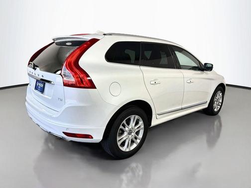 Crystal White Pearl 2016 Volvo XC60 T5 Premier