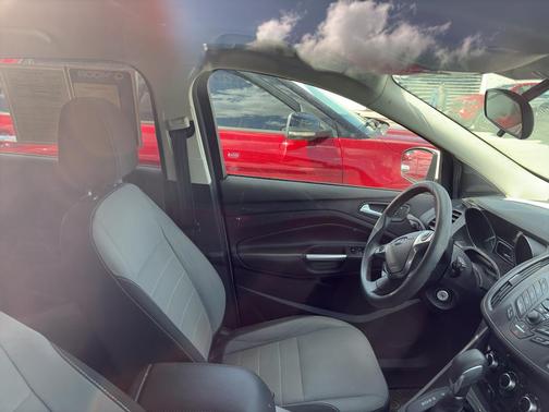 Oxford White 2016 Ford Escape SE