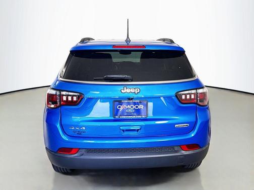 Laser Blue 2022 Jeep Compass Latitude Lux