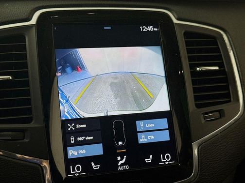 Crystal White Metallic 2020 Volvo XC90 T6 Momentum 6 Passenger