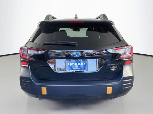 Crystal Black Silica 2023 Subaru Outback Wilderness