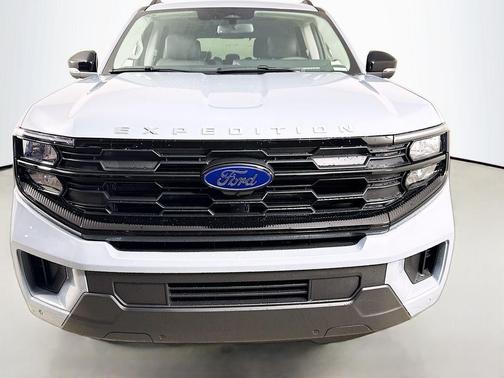 Glacier Gray Metallic 2026 Ford Expedition Active