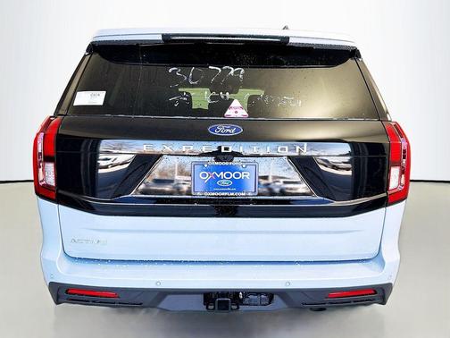 Glacier Gray Metallic 2026 Ford Expedition Active