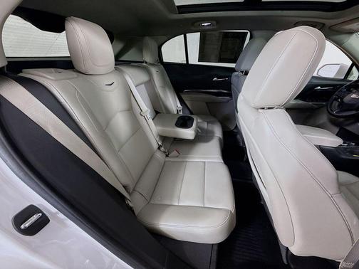 Crystal White Tri-Coat 2019 Cadillac XT4 Luxury