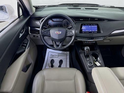 Crystal White Tri-Coat 2019 Cadillac XT4 Luxury