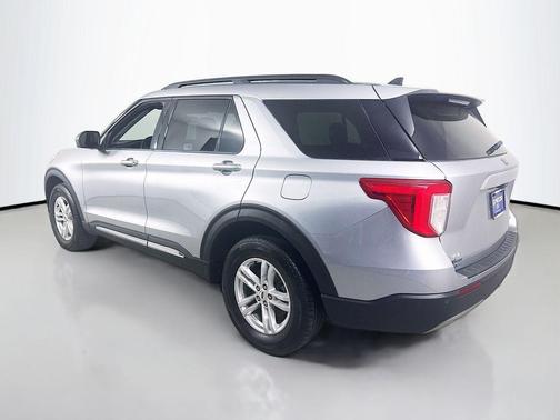 Iconic Silver Metallic 2021 Ford Explorer XLT