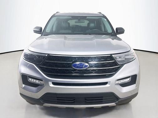 Iconic Silver Metallic 2021 Ford Explorer XLT