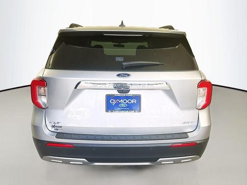 Iconic Silver Metallic 2021 Ford Explorer XLT