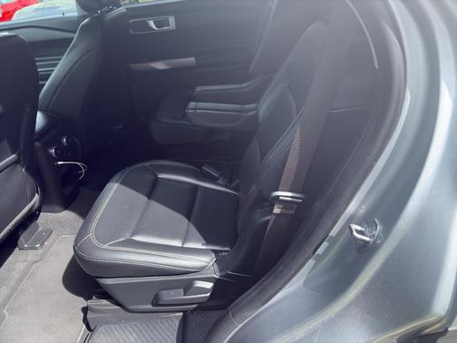 Iconic Silver Metallic 2021 Ford Explorer XLT