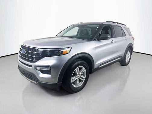 Iconic Silver Metallic 2021 Ford Explorer XLT