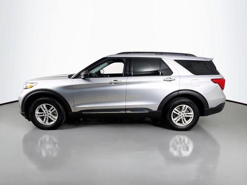 Iconic Silver Metallic 2021 Ford Explorer XLT