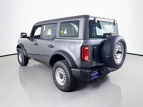 Carbonized Gray Metallic 2026 Ford Bronco Base