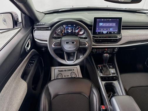 Billet Silver Metallic Clearcoat 2023 Jeep Compass Latitude