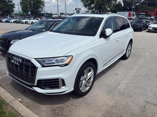Glacier White Metallic 2022 Audi Q7 55 Premium Plus