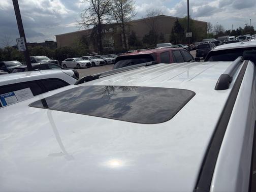 Bright White Clearcoat 2017 Jeep Patriot High Altitude