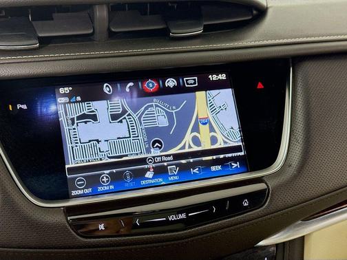 Crystal White Tri-Coat 2018 Cadillac XT5 Luxury
