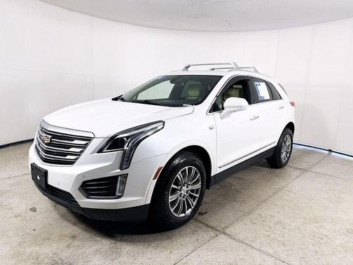 Crystal White Tri-Coat 2018 Cadillac XT5 Luxury
