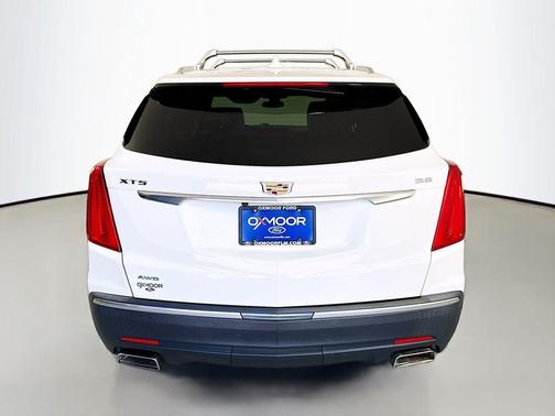Crystal White Tri-Coat 2018 Cadillac XT5 Luxury