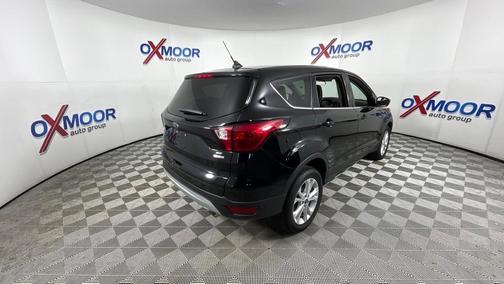 Photo 5 of 31 of 2019 Ford Escape SE