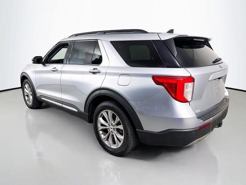 Iconic Silver Metallic 2024 Ford Explorer XLT