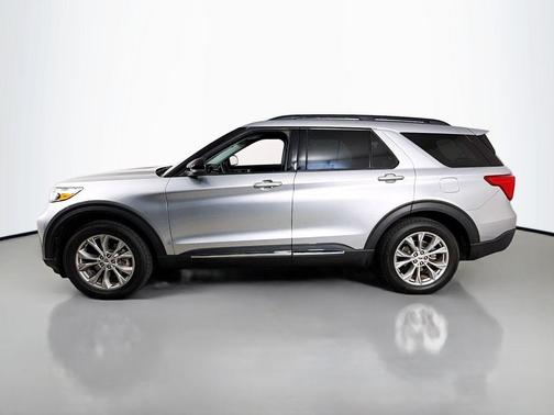 Iconic Silver Metallic 2024 Ford Explorer XLT