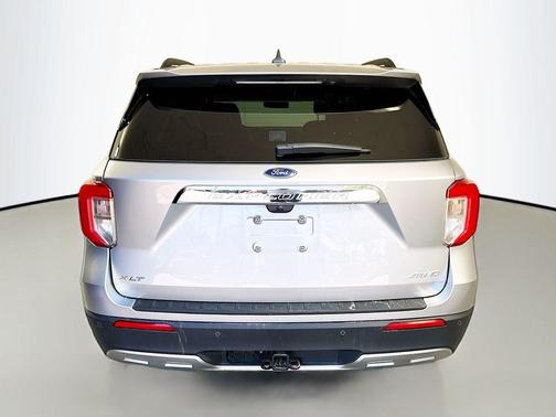 Iconic Silver Metallic 2024 Ford Explorer XLT