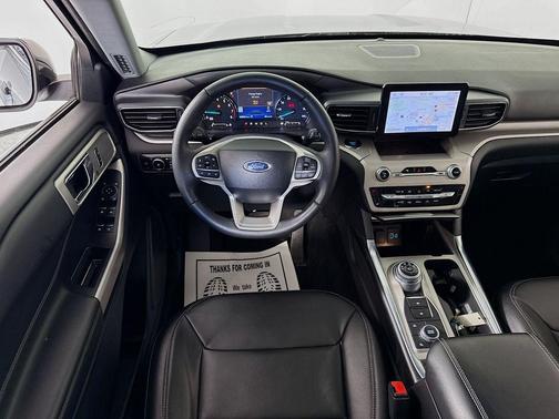Iconic Silver Metallic 2024 Ford Explorer XLT