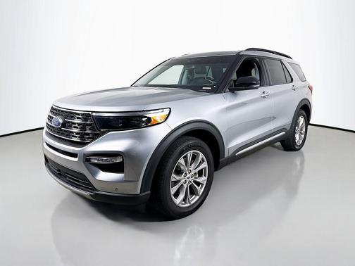Iconic Silver Metallic 2024 Ford Explorer XLT