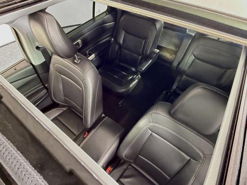 Iconic Silver Metallic 2024 Ford Explorer XLT