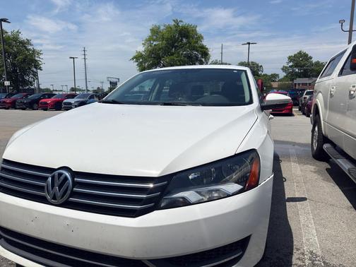 Candy White 2012 Volkswagen Passat 2.5 S