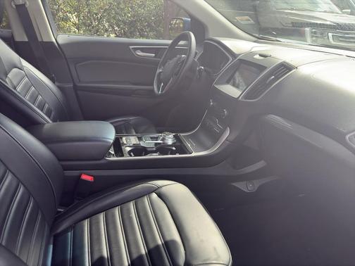 Blue Metallic 2019 Ford Edge SEL