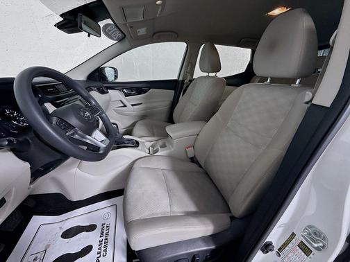 White 2019 Nissan Rogue Sport SV