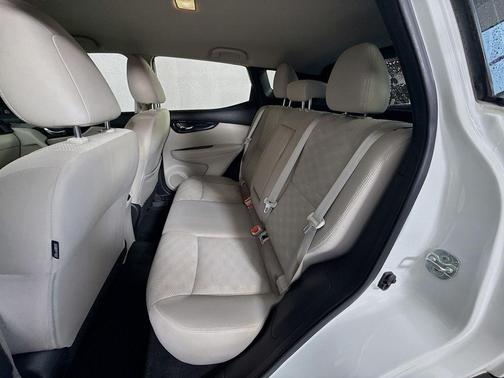 White 2019 Nissan Rogue Sport SV