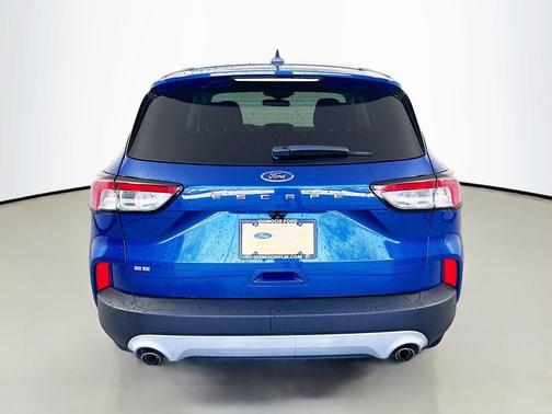 Atlas Blue Metallic 2022 Ford Escape SE