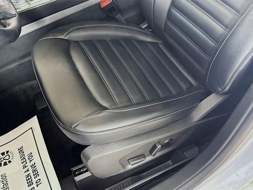 Iconic Silver Metallic 2023 Ford Edge SEL