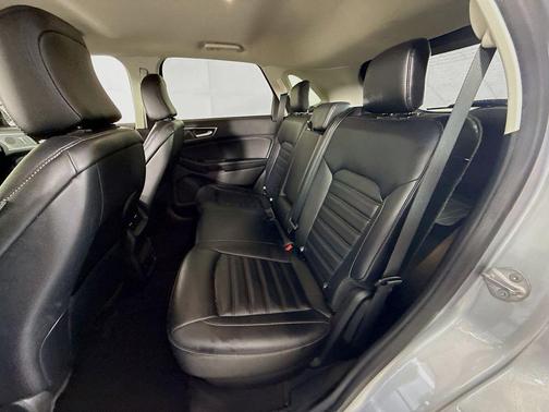 Iconic Silver Metallic 2023 Ford Edge SEL