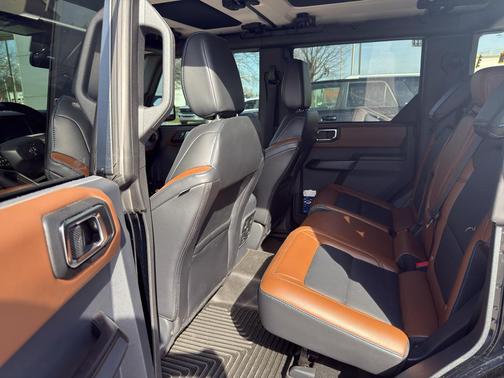 Shadow Black 2024 Ford Bronco Outer Banks