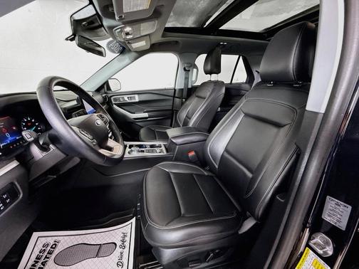 Agate Black Metallic 2024 Ford Explorer XLT