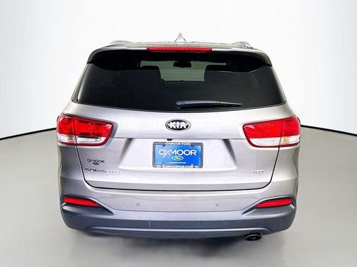 Titanium Silver 2016 Kia Sorento LX