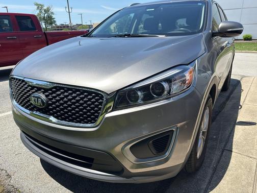Titanium Silver 2016 Kia Sorento LX