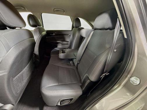 Titanium Silver 2016 Kia Sorento LX