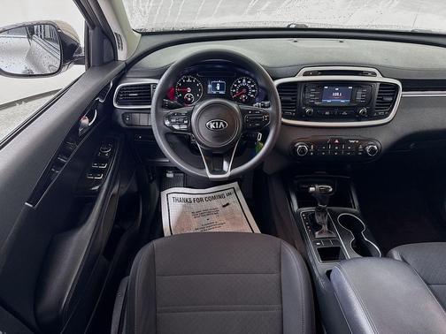 Titanium Silver 2017 Kia Sorento LX