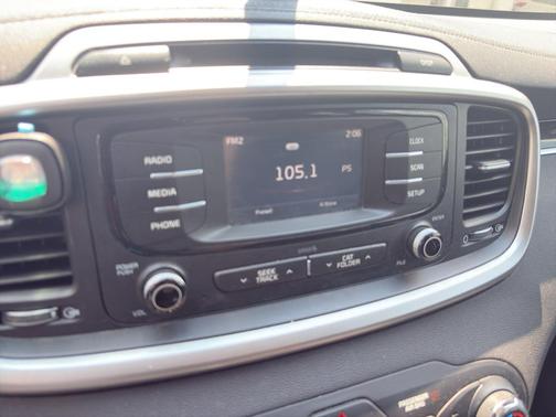 Titanium Silver 2017 Kia Sorento LX