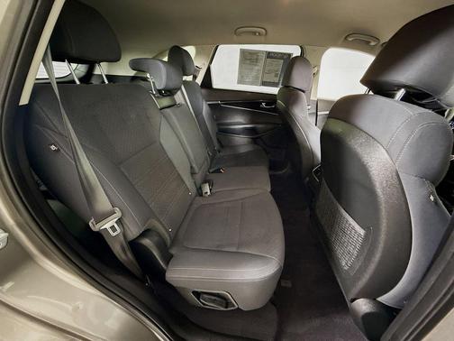 Titanium Silver 2017 Kia Sorento LX
